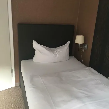 מלון Zum Taunus *