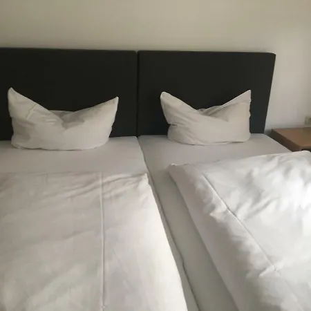 מלון Zum Taunus *